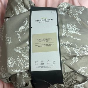 Target Threshold queen sheets